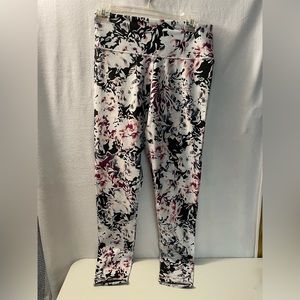 Marika‎ Yoga leggings floral design size Large white black pink